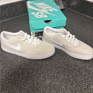 Nike SB Cream and White Casual Sneakers